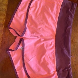 Lululemon speed up short flashlight/dashing purple